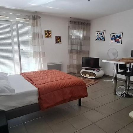 Beau Studio Tout Confort Au Calme Avec Parking . Apartment วีเลอร์บาน ภายนอก รูปภาพ