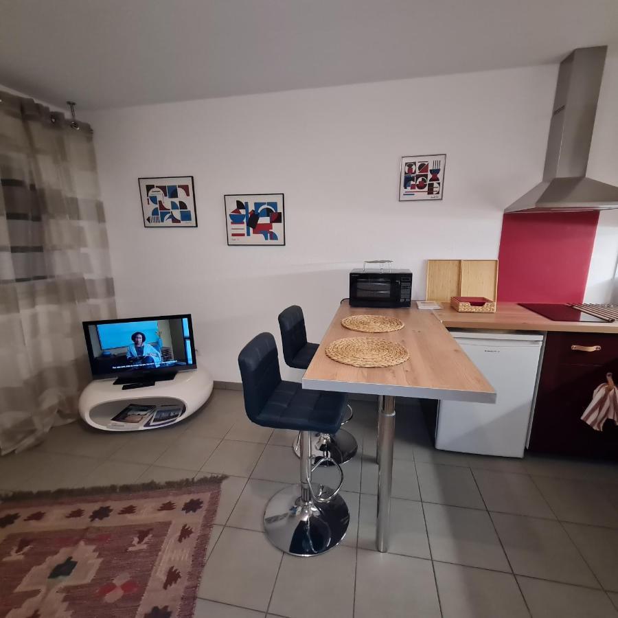 Beau Studio Tout Confort Au Calme Avec Parking . Apartment วีเลอร์บาน ภายนอก รูปภาพ
