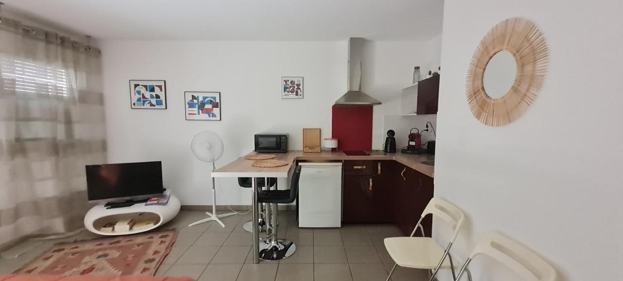 Beau Studio Tout Confort Au Calme Avec Parking . Apartment วีเลอร์บาน ภายนอก รูปภาพ