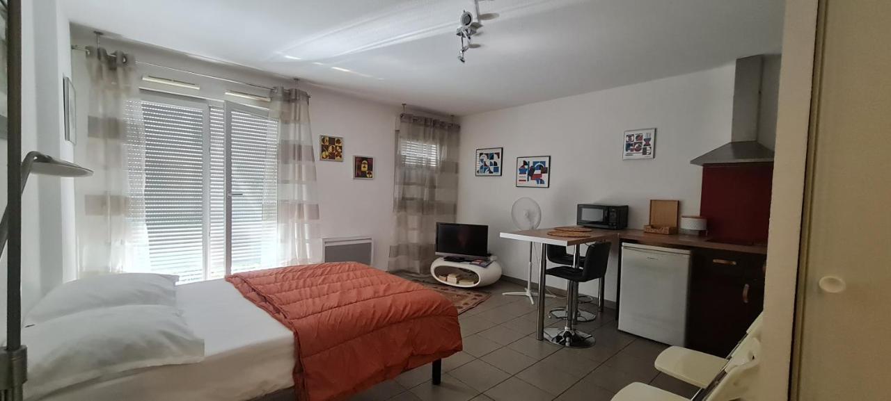 Beau Studio Tout Confort Au Calme Avec Parking . Apartment วีเลอร์บาน ภายนอก รูปภาพ