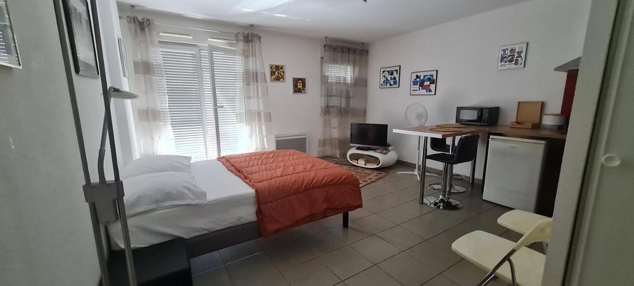 Beau Studio Tout Confort Au Calme Avec Parking . Apartment วีเลอร์บาน ภายนอก รูปภาพ