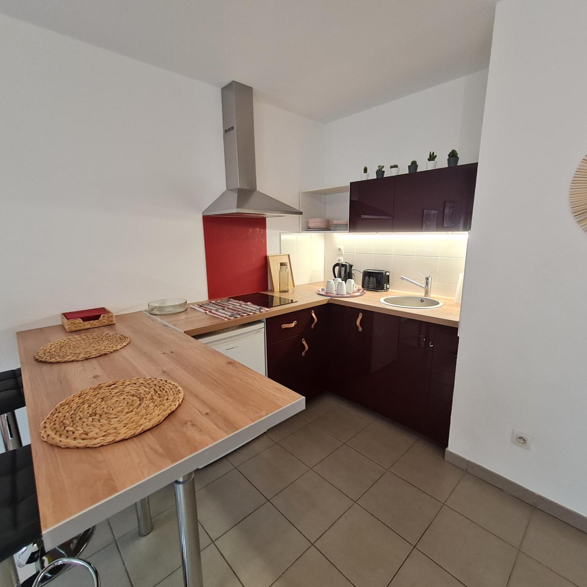 Beau Studio Tout Confort Au Calme Avec Parking . Apartment วีเลอร์บาน ภายนอก รูปภาพ